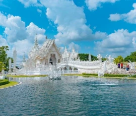 Discover the iconic White Temple, a masterpiece of contemporary Buddhist art in Chiang Rai. The gleaming white façade and intricate mirrored glass sculptures of Wat Rong Khun in Chiang Rai.