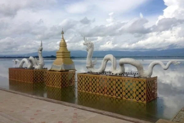 Naga dragon statues on Kwan Phayao lakefront